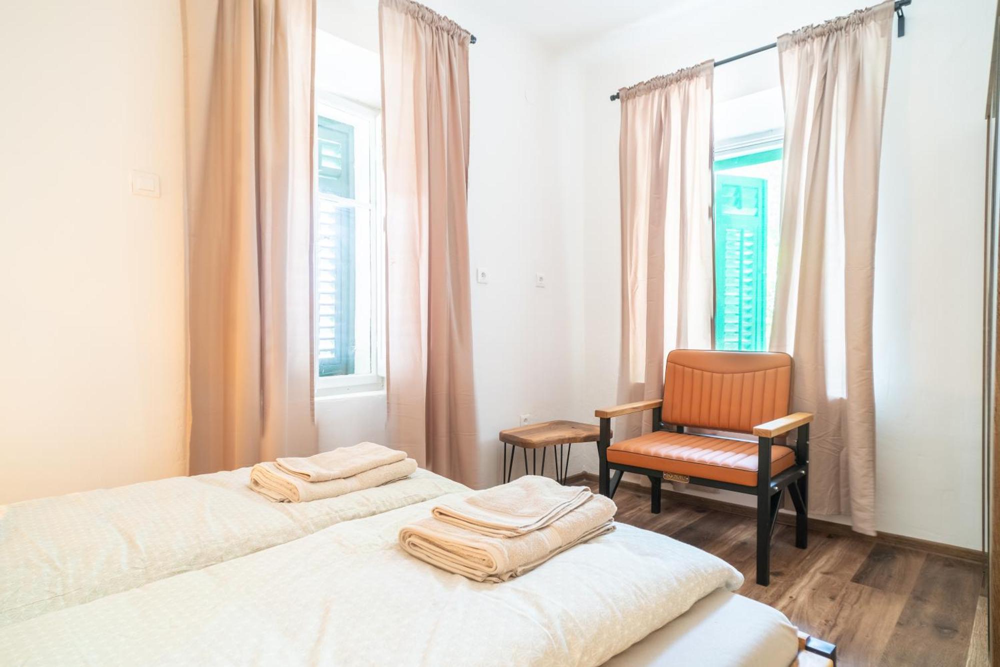 Old Stone House Aparthotel Млини Екстериор снимка