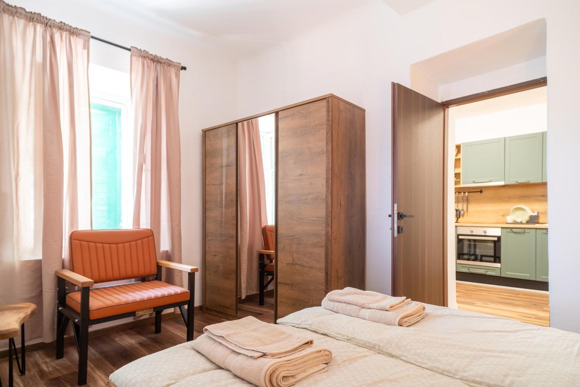 Old Stone House Aparthotel Млини Екстериор снимка